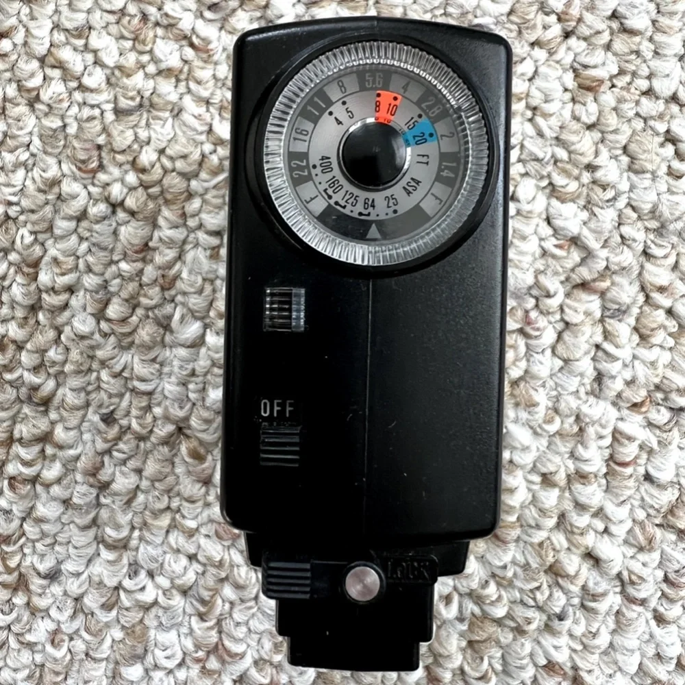 YASHICA ELECTRO 35 GSN Camera w 1:1.7 45mm Lens w/ Vivitar Auto 252 Flash & Case